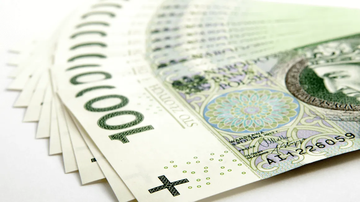 Rozłożone banknoty 100 zł